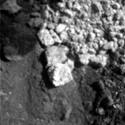 Inside the Rover's track: debris, from very close
Ancora un'immagine ottenuta attraverso il Microscopic Imager di cui dispone il Rover Spirit. 
Difficile come non mai fare delle valutazioni: a parte il leggero difetto di messa a fuoco (che potrebbe anche non essere un vero problema), la NASA non ha messo alcuna informazione relativa a questa (e ad altre immagini similari) a disposizione dei Lettori del Sito "Mars Exploration Rover" e quindi...non resterebbe che tirare ad indovinare.
E noi, onestamente, non ce la sentiamo.
Parole chiave: Microscopic Imager