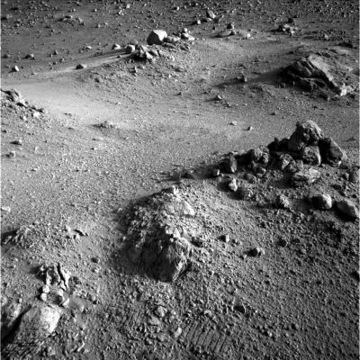 Unusual rocks, just rocks... (5)
In questo frame si nasconde un discreto quantitativo di dettagli intriganti. Provate a trovarne qualcuno...
Parole chiave: Mars rocks, sand and debris - Controversial image