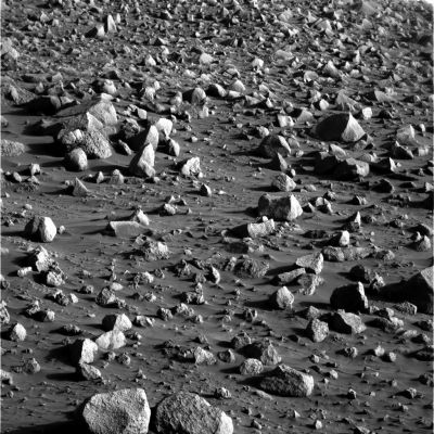 Rocky panorama (4)
Bene, speriamo di non averVi annoiato troppo con un piccolissimo accenno all'"a, b, c" delle rocce! Ad ogni modo, date e premesse le informazioni di cui ai frames precedenti, dovremmo cercare - ora - di capire a quale delle 3 MacroClassi appartengono le rocce Marziane che vediamo qui e nella pianura di Meridiani.
Certo, non � sempre sufficiente "guardare" una roccia per capire di quale roccia si tratti, ma abbiamo molti dati in nostro possesso per azzardare qualche ipotesi, sia per la maggioranza delle rocce di Gusaev Crater, sia per quelle di Meridiani Planum.

Ne riparleremo...
Parole chiave: Mars rocks, sand and debris