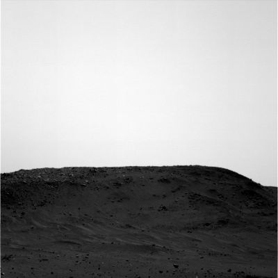 Towards the top of Husband Hill
Prosieguo della panoramica dei rilievi situati a media distanza dal Rover Spirit. 
Molto buona la definizione dell'immagine - a condizione che non cerchiate di ingrandirla troppo... - la quale ci permette di vedere con discreta soddisfazione la grande abbondanza di boulders e macigni di varie forme e dimensioni che sembrano caratterizzare tutta questa zona di Marte.
Parole chiave: Mars Panorama