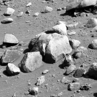 Samples of "Mars Rocks" - Sol 443 (5)
Per questa "roccia" abbiamo deciso di offrirVi 2 immagini le quali sono state ottenute usando due filtri diversi. Filtro 1 per la prima ripresa e Filtro 4 per la seconda. Ma non è tutto! 
Questa medesima "roccia" è stata ripresa più volte, da una distanza inferiore e da un angolo visuale leggermente diverso, anche nei Soles successivi: andate a guardare quello che Vi offriamo - sotto la stessa rubrica adottata per questi frames - relativamente al Sol 448... 
Parole chiave: Mars rocks, sand and debris - Controversial image