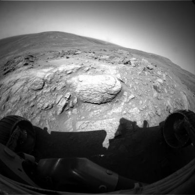 A "Huge" Dust-Devil is passing by!!! (1)
Siamo nel Sol 467 di Spirit e, dalla Front Haz-Cam del Rover, alle ore 13:37:10 MLT, si vede molto bene un Dust-Devil che sta passando ad una (riteniamo) considerevole distanza dal Rover e che, a nostro parere, dovrebbe avere delle dimensioni davvero notevoli (anche la colonna di polvere che ha sollevato ci sembra davvero molto alta).
Abbiamo già provveduto ad informare la NASA (Centro Controllo Missione) per segnalare l'avvistamento e chiedere informazioni circa le reali dimensioni del vortice e la sua distanza effettiva dal Rover.
Vediamo se questa volta ci sapranno dire qualcosa...
Parole chiave: Dust Devil