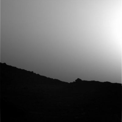 Sunset on Gusev Crater (1)
Una piccola sequenza, fatta di 4 frames, che ci mostra l'orizzonte lontano di Gusaev Crater a ridosso del tramonto, quando tutto il paesaggio �  ormai immerso nell'oscurit� e ci� che si distingue - nettamente - � solo il profilo dei rilievi.
Era da tempo che Spirit non ci regalava qualche "cartolina" del tramonto Marziano...

Nota: il primo frame � delle 18:11:13 MLT; l'ultimo delle 18:17:50.
Parole chiave: Postcards from Mars