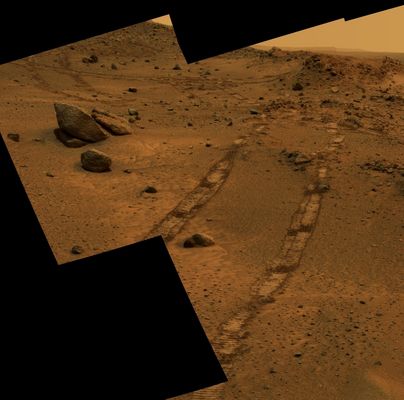 Gusev Crater's Horizon - Soles 497/500 (Approximate True Colors; credits: NASA/JPL-Caltech)
Original NASA caption:"More than 1,5 years into their exploration of Mars, both of NASA's Mars Exploration Rovers continue to send a cornucopia of images to Earth. The results are so spectacular that Deputy Project Manager John Callas recently described them as "an embarrassment of riches". Spirit produced this image mosaic, nicknamed the "Whale Panorama", two-thirds of the way to the summit of Husband Hill, where the Rover investigated martian rocks. On the right side of the panorama is a tilted layer of rocks dubbed "Larry's Outcrop", one of several tilted outcrops that scientists examined in April, 2005. They used spatial information to create geologic maps showing the compass orientation and degree of tilting of rock formations in the vicinity. Such information is key to geologic fieldwork because it helps establish if rock layers have been warped since they formed".
Parole chiave: Mars Panorama - Controversial