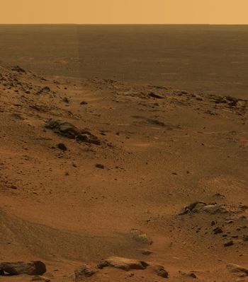 Gusev Crater's Horizon - Soles 497/500 (Approximate True Colors; credits: NASA/JPL-Caltech)
Forse è una conseguenza del fatto che questo panorama gigantesco è stato ottenuto combinando le immagini di 5 Soles, o forse è solo una nostra impressione ma, a differenza del bellissimo paesaggio relativo al Sol 519 di Spirit, questa serie di sezioni - che, insieme, formano il "Whale Panorama" - ci sembrano ancora una volta peccare di realismo. Il cielo, in particolare, è davvero improbabile e tutta la superficie di Marte, più che rossa o arancione - come appare nei frames in true colors ("colori veri" o "approssimativamente veri" a detta della NASA, badate bene...) i quali ora mostravano target ravvicinati (tipo Adirondack) ora panorami (tipo Bonneville Crater e Santa Anita) -, sembra essere diventata verdastra.

Premesso che ognuno deve fare le proprie valutazioni noi, per coerenza, non possiamo far altro che stigmatizzare ancora la scarsa attendibilità di questa visione di Marte con quello che la NASA stessa, in altri casi, ha detto essere i 'veri' (o quasi) colori del Pianeta Rosso (o presunto tale)...
Parole chiave: Mars Panorama - Mars rocks, sand and debris - Controversial