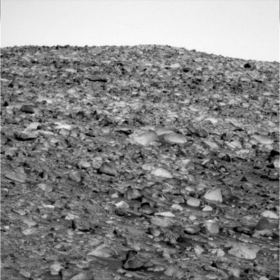 Rocks, boulders and dust on the way to the Summit (1) - Sol 519
Una interessante panoramica sulla strada che conduce al Summit della Collina 'Husband': osservate con calma e vedrete, assieme a rocce che - tutto sommato - possiamo definire "ordinarie", anche qualche Singolarità e qualche (leggera) abrasione che, come abbiamo già avuto occasione di dire a proposito della Luna e di Marte stesso, ha il profumo del Cover-Up.
Parole chiave: Mars rocks, sand and debris