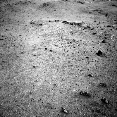 Panorama - Sol 524 (1)
Nuovi scorci ridondanti dei dintorni del Rover, ormai (a quanto dice la NASA) definitivamente lanciato verso la conquista del summit di Husband Hill.
Non sappiamo ancora quando (in termini di "in quale Sol") Spirit potrà effettivamente dire di essere giunto sul punto più alto della collina Marziana, ma i panorami che abbiamo, uniti ad una semplice indagine prospettica effettuata usando le "viste orbitali" delle Columbia Hills (come ottenute dalla Sonda MGS), ci lasciano ragionevolmente supporre che sia solo una questione di poche decine di metri.
Certo, siamo su Marte e quindi 'poche decine di metri' potrebbero anche voler dire settimane di ascesa alla ricerca di un percorso sufficientemente sicuro (non troppo ripido e non troppo accidentato), ma la nostra impressione è che il summit di Husband Hill verrà raggiunto (salvo l'occorrere di inattese complicazioni o "stop scientifici" prolungati) al massimo entro 2 settimane.

Vedremo...
Parole chiave: Mars Panorama - Mars rocks, sand and debris