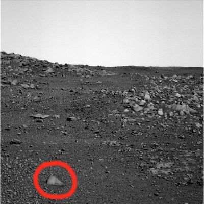 What lies ahead? (7) - Sol 548
...Déjà vu?!?...
Parole chiave: Mars rocks, sand and debris - Highly Controversial image