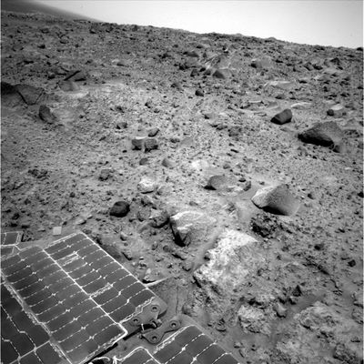 More unusual rocks from Sol 551 (1)
Una piccola sequenza di 5 frames che contengono, come siete ormai abituati a vedere, materiale sufficiente per discutere per 5 anni...

Buon lavoro!

Parole chiave: Mars rocks, sand and debris