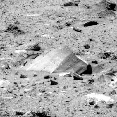 Rocks: Sol 558 (3)
Ci sarebbero da fare, per questa e per le altre immagini che seguono, decine di commenti ma, per questa volta, Ve li risparmiamo...
Parole chiave: Mars rocks, sand and debris - Controversial image