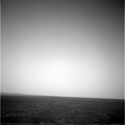 In the silence of the morning... (1) - Sol 564
Original caption:"Left NavCam Non-linearized Downsampled EDR acquired on Sol 564 of Spirit's mission to Gusev Crater at approximately 09:56:05 MLT".

Sono quasi le 10 del mattino su Marte e siamo ormai abituati a questo tipo di visione: Spirit, durante la sua (eterna...) ascesa verso il summit di Husband Hill, ogni tanto si volge verso la distesa dalla quale è arrivato e scatta qualche istantanea. Il paesaggio, nonostante il continuo passare di Dust Devils, non mostra palesi cambiamenti. Siamo comunque troppo lontani per vederli, anche se ci fossero, e la definizione del frame non ci aiuta. 
Inoltre, se ci fate caso, anche le condizioni (apparenti) di luminosità del paesaggio non sembrano distinguersi molto da quanto vediamo allorchè le immagini si riferiscono alle 13 od anche al tardo pomeriggio (diciamo sino alle 18/18:30). Come mai?
Marte, sebbene non possa essere considerato un "pianeta esterno", è sensibilmente lontano dal nostro Sole...
Parole chiave: Mars Panorama