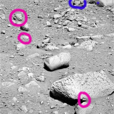 Strange things... (1) - Sol 570
Cerchiatura color fucsia: fratture inusuali, probabilmente alquanto recenti e, almeno una di esse, decisamente squadrata
Cerchiatura color blu: un altro caso di "roccia impossibile"?

Nota: le stranezze di questo frame che abbiamo cerchiato sono solo le maggiori, ma Vi basta guardare con attenzione e spirito critico per 3 minuti e troverete tante altre cose - diciamo così - "curiose"...

Parole chiave: Mars rocks, sand and debris - Controversial image