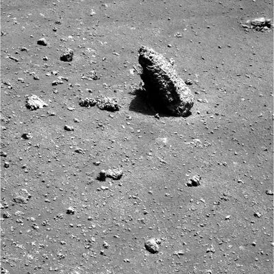 Closing on to the "Leaning boulder" - Sol 576
nessun commento
Parole chiave: Mars rocks, sand and debris