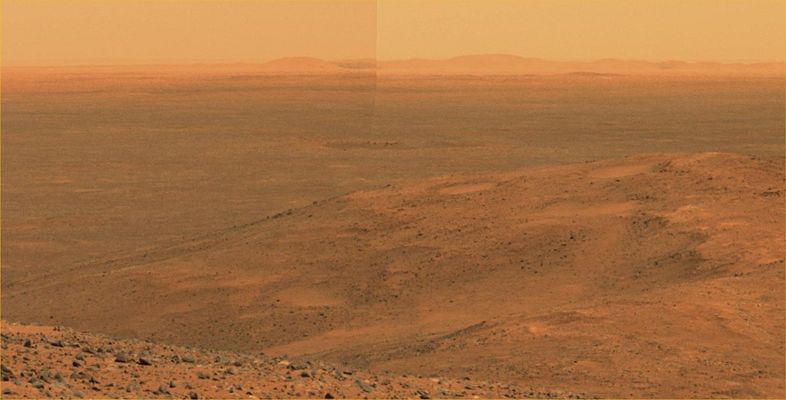 Horizon... - Sol 595
Original caption:(...) This is an approximately true-color rendering generated using the camera's 750-, 530- and 430-nanometer filters".

Note: un'ennesima visione di Marte, area Gusev Crater, ottenuta in colori approssimativamente veri che NON va d'accordo con altre "n" visioni di Marte ottenute (a detta della NASA) in colori approssimativamente veri.
Ok: diremmo che a questo punto dovrebbe essere chiaro proprio a tutti che qualcosa non va...negli occhi o nei sofisticati meccanismi dei Tecnici dell'Immagine. 
Parole chiave: Postcards from Mars - Mars Horizon