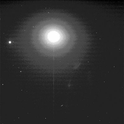 Rising Phobos... (3) - Sol 602
A volte - e penso che in questo caso si tratti di una sensazione comune a tanti Ricercatori ed Appassionati di Astronomia - mi piacerebbe sedermi su un cumulo di pietre, accatastate sul ciglio di una strada (un "outcrop urbano"...), ed aspettare il sorgere di Due Lune. Una piccola, ed a forma di tubero, ed un'altra, ancora più minuscola, forse più simile ad una stella luminosissima che ad un mondo roccioso di modestissime dimensioni. 
A volte penso, pur rimanendo del tutto consapevole dei rischi (e dei costi, ovviamente...) connessi ad un viaggio verso Marte, che ne varrebbe la pena, sempre e comunque. 
A volte penso che qualsiasi sacrificio sarebbe accettabile pur di riuscire, un giorno, a sedersi su una duna o su un macigno, guardare l'orizzonte ed il cielo e poi, magari chiacchierando con un Compagno di Viaggio, attendere il sorgere di Due Lune.

Chissà...
Parole chiave: Mars' Moons - Phobos
