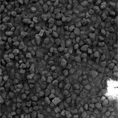 Close look at the ground - Sol 607
Ed ora guardate questo dettaglio del suolo Marziano ottenuto con il solito (meraviglioso ed inutile) Microscopic Imager: ma non sembra pure a Voi che quello che mostra il suddetto MI NON sempre (anzi: a dire il vero quasi mai...) va a "sposare" quello che vediamo (rectius: crediamo di vedere!) attaverso i frames "normali"?...

Ma com'è fatto (davvero) il "suolo" su cui il Rover sta marciando?!?
Parole chiave: Microscopic Imager - Mars debris