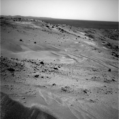 Tennessee Valley (1) - Sol 616
Una panoramica globale sulla Tennessee Valley che si stende oltre Husband Hill e, frame dopo frame, altri splendidi ed inquietanti dettagli di questo Summit: dune, rocce dalle forme bizzarre - alcune delle quali sembrano essere state "conficcate" nel suolo - e, nell'ultimo frame della panoramica, uno splendido, altissimo, DD.

Buona passeggiata!
Parole chiave: Mars Panorama