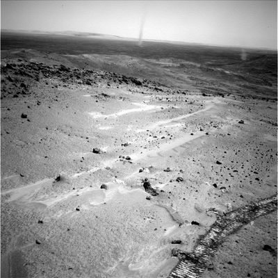 Tennessee Valley (7) - Sol 616
Allora: quanto sarà alto, secondo Voi, il DD che vediamo circa al centro del frame e che "passeggia" sul suolo di Gusev Crater (diremmo a circa 2 Km di distanza dal Rover, o poco più)?
Parole chiave: Mars Panorama - Dust Devil (DD)