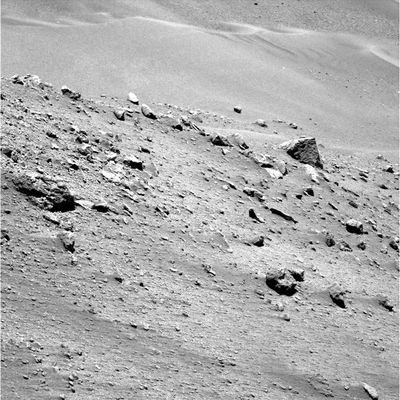 Sandy Panorama (1) - Sol 617
La NASA, oggi, 30 Settembre 2005, ha ripreso a fornire alcune (le solite) informazioni contingenti sui frames pubblicati nel Sito Ufficiale MER. Forse qualcuno gli ha ricordato che sono pagati anche per dare informazioni al Pubblico. Che poi queste "informazioni" sìano tutte vere, beh...Questo è un altro discorso.
Comunque, meglio poco che nulla! Ecco i dati "ufficiali" relativi a questo frame:"Left PanCam Non-linearized Full frame EDR acquired on Sol 617 of Spirit's mission to Gusev Crater at approximately 11:55:45 MLT, camera commanded to use Filter 7 (432 nm)". 
Parole chiave: Mars Panorama - Husband's Hill Summit