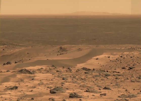Fragments of a "strange" Panorama - Sol 621
Forse la causa di tutto questo cover up è una "causa esterna" (come dicono alcuni), e cioè: siamo stati invitati a tacere (dagli "alieni") perchè l'Umanità non è pronta, non è matura, non è sufficientemente evoluta ed intellettualmente disposta ad accettare alcune "rivelazioni". Questa è una teoria (molto) esotica, ma ha un senso ed una sua logica. A pensarci bene, se questa fosse la Verità, allora potremmo anche essere d'accordo con il cover up... Ma la ragione del silenzio e delle menzogne potrebbe anche essere un'altra (che chiameremo "interna"): forse nessuna Civiltà Aliena ci ha diffidati dal "dire la Verità, solo la Verità e tutta la Verità". Forse questo divieto è stato deciso "in casa", perchè la Verità (sugli Alieni, in parte, ma anche e soprattutto sulle logiche e le meccaniche che governano questa parte di Universo che è il nostro Sistema Solare) potrebbe non piacere a tutti. Anzi: forse potrebbe non piacere (quasi) a nessuno. Una Verità "scomoda", che ci relegherebbe ad un ruolo di "comparse"...
Parole chiave: Mars Panorama - Controversial