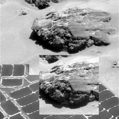 What is changed?!? - Sol 620-623
La stessa unione di immagini esaminata in precedenza, ma senza la cerchiatura rossa che avevamo apposto sul dettaglio del Sol 620 (una cerchiatura che potrebbe esserVi di ostacolo per la visione corretta del "cambiamento").

E comunque, quel dettaglio che abbiamo cerchiato in rosso e sul quale abbiamo attratto la Vostra attenzione NON è la maggiore Anomalìa del frame il quale presenta un ulteriore "cambiamento" inspiegabile: sapreste individuarlo? Se non ci riuscite, andate al prossimo frame...
Parole chiave: Highly Controversial Image
