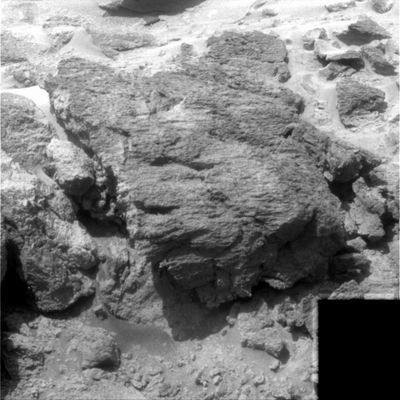 The rocks of "Hillary Outcrop" (2) - Sol 634
"...Spirit began Sol 626 on a steep slope, with Hillary in the work area. However, the right front wheel did not look like it was in stable contact with the ground. A set of 3 wheel wiggles and a final move to steer the wheels against the slip direction reduced Spirit's overall tilt by 2°. After looking at several images, Rover "meshes" and "RSVP" simulations, the Planning Team was able to determine that the wheel was in a more stable area than it had been earlier. Rover "meshes" are 3D terrain maps created by Rover Team Members by "gluing" together multiple pieces of data from the Haz-Cams (up-close images), Nav-Cams (middle distance images) and PanCams (far-away images) to give a view of the Martian landscape for multiple tactical purposes. RSVP stands for Rover Sequencing and Visualization Program. The Rover Planners use this software tool to plan sequences of commands for driving and RA work. It can simulate the sequence, showing a model of the Rover superimposed on actual images of the Martian terrain".
Parole chiave: Mars rocks, sand and debris - Hillary Outcrop