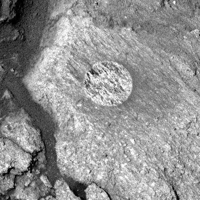 The "paving" of Husband Hill - Sol 646
Original caption:"Left Pan-Cam Non-linearized Sub-frame EDR acquired on Sol 646 of Spirit's mission to Gusev Crater at approx. 13:02:40 MLT, camera commanded to use Filter 7 (432 nm)". 
Parole chiave: Mars rocks, sand and debris
