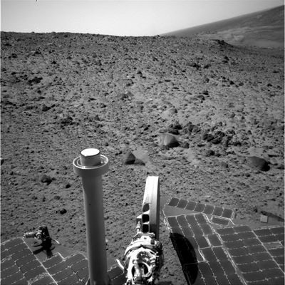 Landscape (1) - Sol 651
Immagini che potevano essere bellissime e che invece sono rovinate da una definizione ultra-povera. Comunque, se guardate bene, qualche roccia interessante assieme a qualche ombra improbabile, potreste anche trovarla...
Parole chiave: Mars Panorama - Rocks, Outcrops and Boulders
