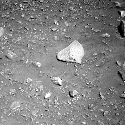 Curious and interesting stones (3) - Sol 652
nessun commento
Parole chiave: Mars rocks, sand and debris