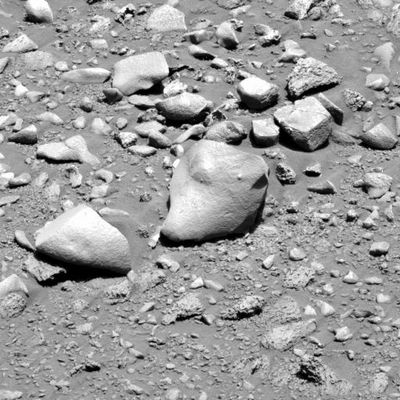 Bizarre... - Sol 663
Original caption:"Right PanCam Non-linearized Sub-frame EDR acquired on Sol 663 of Spirit's mission to Gusev Crater at approx. 11:15:28 MLT. Camera commanded to use Filter 1 (436 nm)". 
Parole chiave: Mars rocks, sand and debris