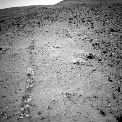 Rocky Landscape...and Rover tracks - Sol 667
vedi il commento svolto per il frame precedente
Parole chiave: Mars Panorama - Rocks, Outcrops and Boulders