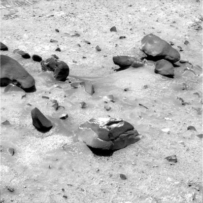 More unusual rocks around Spirit (1) - Sol 673
nessun commento
Parole chiave: Mars rocks, sand and debris