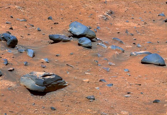 Details of some unusual-looking rocks - false colors (1) - Sol 673
nessun commento
Parole chiave: Mars rocks, sand and debris