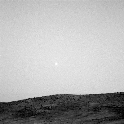 Setting Phobos and Deimos (2) - Sol 682
Magicamente, come in tantissime immagini NASA, l'oggetto luminoso che avevamo definito nel frame precedente "Compagno di Deimos", adesso è sparito. Ma ne siamo sicuri? E se così fosse, allora di che cosa si trattava? Un UFO? Un difetto dell'immagine? 
O magari una "goccia" di "bianchetto digitale" sfuggita dal pennello del Tecnico NASA incaricato delle manipolazioni?

Scherzi a parte, la verità è che, più passano i Soles e più i "misteri" (o, comunque, le Anomalìe) aumentano. E questo è un fatto.

Original caption:"Left Pan-Cam Non-linearized Full frame EDR acquired on Sol 682 of Spirit's mission to Gusev Crater at approx. 05:03:53 MLT. Camera commanded to use Filter 1 (739 nm)". 
Parole chiave: Martian Moons - Deimos and Phobos (from Mars' surface) - Controversial