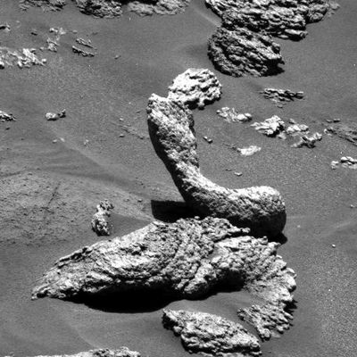 The Martian "Cobra-Stone" - Sol 692
Mai il titolo di un frame fu più autoesplicativo di questo...

Original caption:"Right Pan-Cam Non-linearized Sub-frame EDR acquired on Sol 692 of Spirit's mission to Gusev Crater at approximately 11:28:08 MLT.
Camera commanded to use Filter 1 (436 nm)". 
Parole chiave: Mars Rocks, Sand and Debris - Very Anomalous Surface Feature