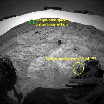 Martian "bone"... (context image) - Sol 693
E, dato che le sorprese non finiscono (proprio) MAI, ecco la "ciliegina sulla torta", ancora ritrovata dall'ottimo Dr Barca: Spirit sta tranquillamente "arrotando" un curiosissimo oggetto la cui forma e tessitura - totalmente "aliene"... - non hanno proprio nulla che lo possano far assomigliare ad una roccia.

Che cosa sta "schiacciando" Spirit, quindi?!?...
Parole chiave: Extremely Controversial Frame