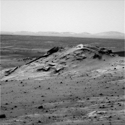 Spectacular Outcrop! (3) - Sol 694
Original caption:"Left Pan-Cam Non-linearized Full frame EDR acquired on Sol 694 of Spirit's mission to Gusev Crater at approx. 11:08:19 MLT. Camera commanded to use Filter 2 (753 nm)". 
Parole chiave: Martian Boulders and Outcrops