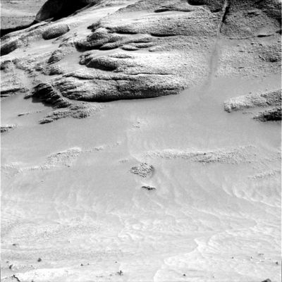 Spectacular Outcrop! (5) - Sol 694
Original caption:"Left Pan-Cam Non-linearized Full frame EDR acquired on Sol 694 of Spirit's mission to Gusev Crater at approx. 13:30:49 MLT.
Camera commanded to use Filter 2 (753 nm)".
Parole chiave: Martian Boulders and Outcrops