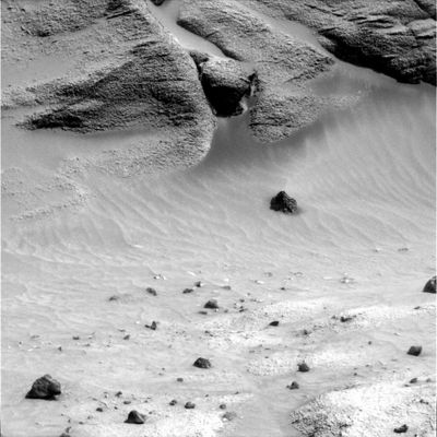 Spectacular Outcrop! (6) - Sol 694
Original caption:"Left Pan-Cam Non-linearized Full frame EDR acquired on Sol 694 of Spirit's mission to Gusev Crater at approx. 13:32:03 MLT.
Camera commanded to use Filter 2 (753 nm)".
Parole chiave: Martian Boulders and Outcrops
