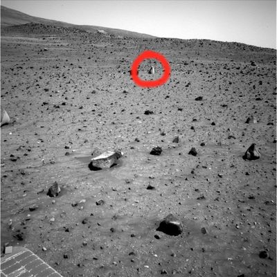 Lonely (and unusually shaped) rock (1) - Sol 732
nessun commento
Parole chiave: Mars Rocks, Sand and Debris - Anomalous Surface Feature