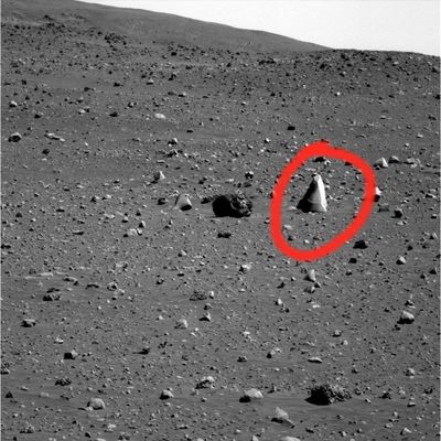 Lonely (and unusually shaped) rock (2) - Sol 732
nessun commento
Parole chiave: Mars Rocks, Sand and Debris - Anomalous Surface Feature