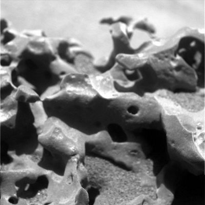 Details of "Bubble Rock" (3) - Sol 736
Caption originale:"Microscopic Imager Non-linearized Full frame EDR acquired on Sol 736 of Spirit's mission to Gusev Crater at approximately 11:51:28 MLT. Microscopic Imager dust cover commanded to be OPEN".
Parole chiave: Microscopic Imager (MI) - Controversial Frame