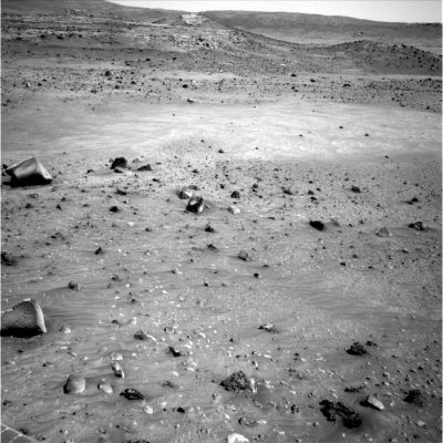 Heading to "Home Plate" (1)
Spirit continues to make progress toward "Home Plate", a conspicuous circular feature scientists hope to investigate before the beginning of the freezing Martian Winter, in search of layered rock outcrops that may provide additional information about the geology of the Columbia Hills. During the past week, the Rover has driven nearly 100 mt (about 328 feet), and has still had time to do some targeted remote sensing. 
Spirit is currently just less than 170 mt (about 560 feet) from Home Plate.

During the past week, engineers noticed some anomalies in dynamic braking on two of the steering motors, similar to previous events on Spirit. Based on analysis and testing, they were able to continue the drive without incident.
Parole chiave: Anomalous Surface Feature - Home Plate