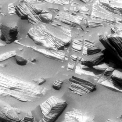 Home Plate, from very close (2) - Sol 749
Caption originale:"Right PanCam Non-linearized Full frame EDR acquired on Sol 749 of Spirit's mission to Gusev Crater at approx. 11:38:34 MLT. Camera commanded to use Filter 7 (1009 nm)". 
Parole chiave: Mars Rocks, Sand and Debris - Extremely Anomalous Surface Feature