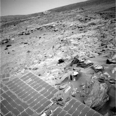 Time to rest...and recharge! - Sol 755
Sol 750 (Feb. 11, 2006): Spirit examined a rock target dubbed Pitcher with the MI, then completed an overnight study of a rock target dubbed Fastball with the Alpha Particle X-Ray Spectrometer;
Sol 751: Spirit stowed the RA and executed a commanded 5,3-meter (17-foot) drive to Posey using visual odometry. The drive went exactly as planned and ended with the Rover in place to immediately begin scientific studies with the RA without further adjustment of the Rover's position;
Sol 752: Spirit conducted light remote sensing and recharged the Rover's batteries.
Parole chiave: Panorama and Solar Panels