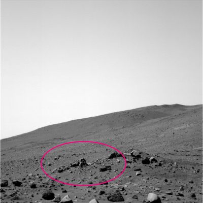 The "Totem", on Sol 777
...Stesso scorcio, stesso Totem, ma qualche cambiamento (imprevisto) del paesaggio sembra essere evidente.

O no?!?
Parole chiave: Martian Surface - Controversial