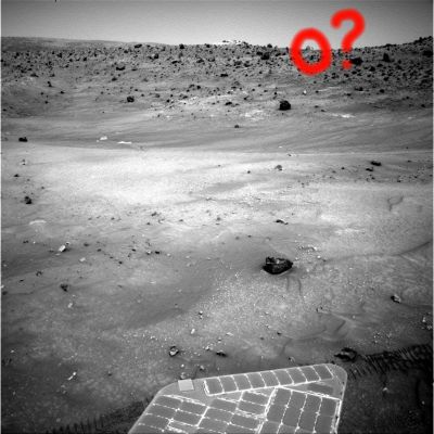 The Martian "Tree": a new unexplainable surface Anomaly (1) - Sol 801
Cerchiatura Rossa: accanto alla roccia che sembra presentare un'ampia frattura che ne caratterizza la linea mediana sino alla base, possiamo vedere molto bene uno stranissimo rilievo, "spigoloso" (nel senso che esso si sembra sollevarsi dalla superficie assecondando una serie di linee spezzate) e dalla forma indefinibile. La sua struttura portante (diremmo il "fusto"...) appare molto sottile e, per certi versi, simile nelle forme ad un piccolo arbusto Terrestre.
Abbiamo pensato al photoartifact ovvero ad un vizio nella compressione del frame e, dunque, abbiamo controllato anche lo stereo-pair. 
L'oggetto è assolutamente reale ed appare sia nell'occhio sinistro, sia nell'occhio destro della NavCam.

Che cosa stiamo guardando?!?...

Caption NASA:"Left NavCam Non-linearized Full frame EDR acquired on Sol 801 of Spirit's mission to Gusev Crater at approximately 11:13:32 MLT".
Parole chiave: Controversial Frame