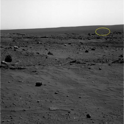 Bright light on Mars: photoartifact or Fast Moving Object? (2) - Sol 802
Tutto ciò premesso, dobbiamo innanzitutto lodare l'occhio che il Dr Barca ha avuto nell'individuazione del dettaglio, e quindi - ahinoi... - dobbiamo anche dire che però, con ogni probabilità, si tratta di un photoartifact (un dead-pixel, versimilmente).
Come siamo arrivati a questa conclusione (interlocutoria, ovviamente, ma sostanziabile)? Mettendo in sequenza tutti i frames (divisi per Left e Right PanCam frames) e quindi abbiamo individuato le coordinate del punto luminoso.
Risultato: abbiamo visto che la presunta Anomalìa, anche se - a vista - sembra effettivamente un corpo reale (una "luce"), in realtà, nonostante il cambio di angolo di ripresa, si mantiene sempre sulle medesime coordinate. 
Essa, in altre parole, rimane FERMA e FISSA, bloccata sempre allo stesso punto.
Parole chiave: Mars Panorama - Controversial