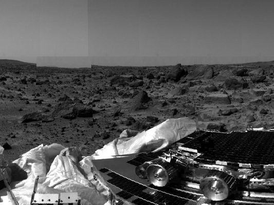 Horizon - Sol 3
Original caption:"This image shows the diversity of rocks at the Ares Vallis site. The large rocks seem to lean in a uniform direction (so-called "imbrication"). This observation suggests that catastrophic floods once ran through the site. Seen on the horizon is a faint peak".
Parole chiave: Mars Panorama