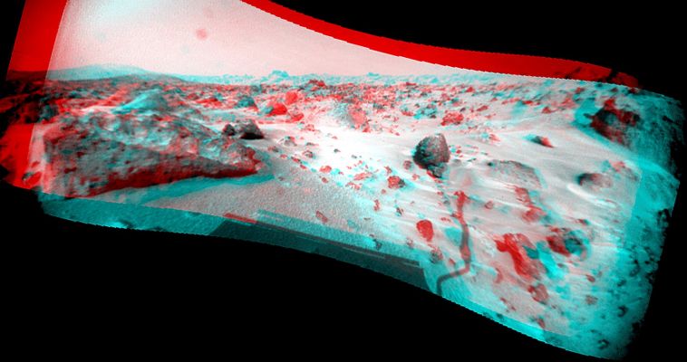 North Peak and boulder field (3D) - Sol 75
Caption NASA originale:"This stereo Soujourner Rover image taken on Sol 75 shows foreground rocks and, on the horizon, "North Peak" (0,86 Km away)".
Parole chiave: Mars Panorama - Twin-Peaks/North Peak (3D)